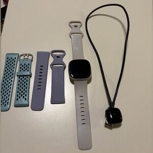 Fitbit Versa 3 Bundle